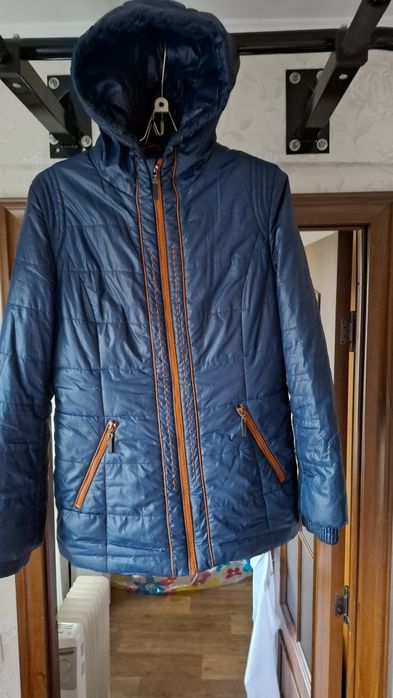 Отдам  женскую куртку