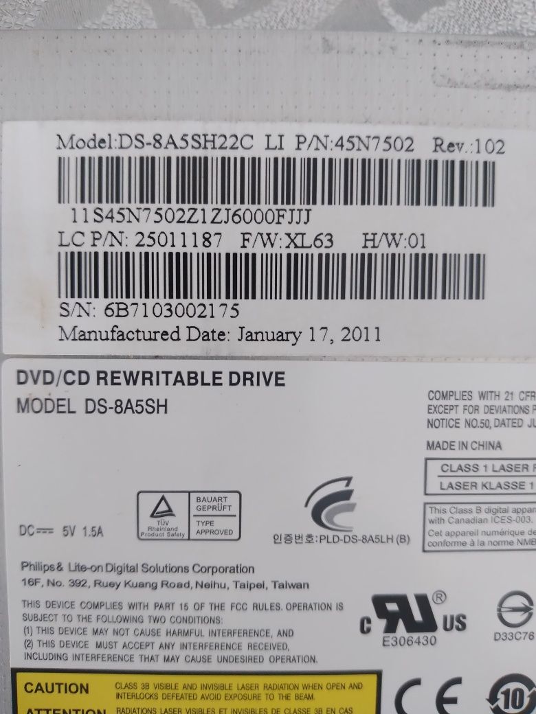 Оперативное запоминаующее устройство ОЗУ на 2  и 1 гб и привод DVD RW