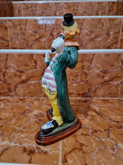 Прекрасна антикварна колекционерска порцеланова испанска фигура Клоун