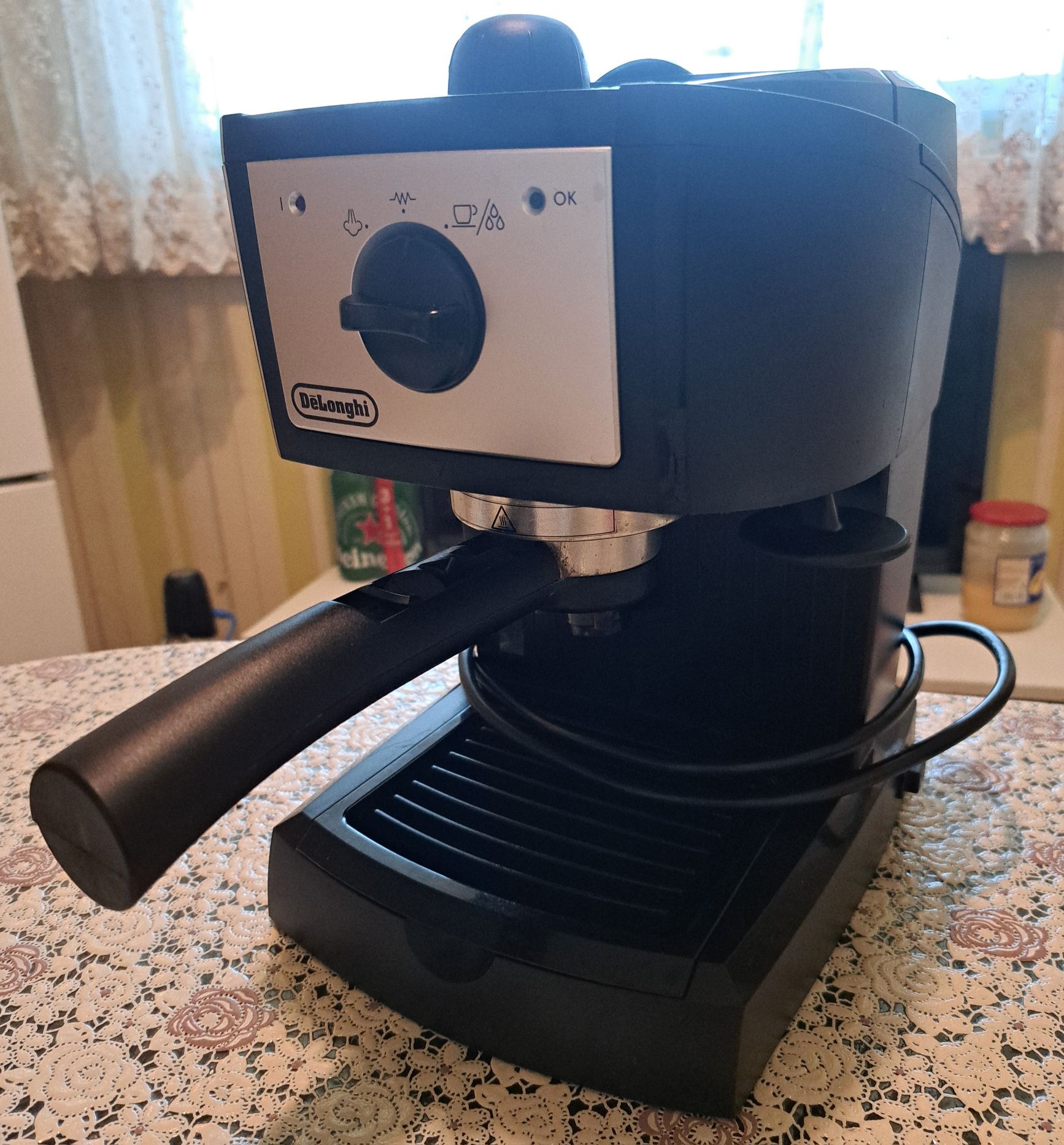 Еспресомашина Delonghi, модел EC 153.B, черен