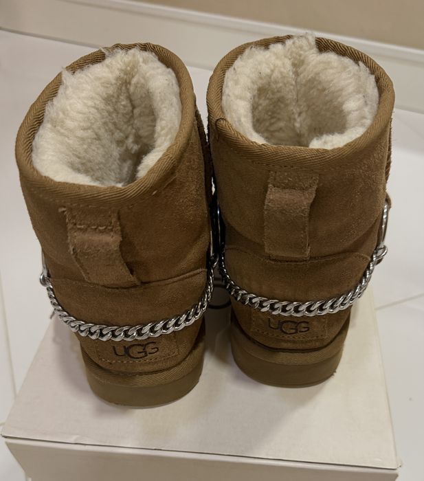Боти-ботуши на UGG