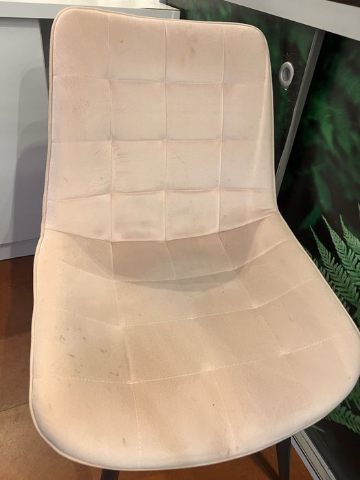 Scaune catifea roz deschis