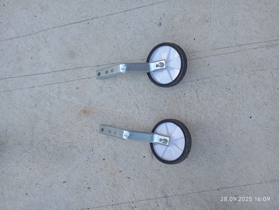 Bicicleta copii plus roti ajutatoare impecabila