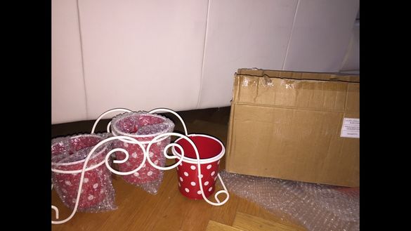 Червен килим Ikea 160/230 шаги;столове;нощни лампи,полилей