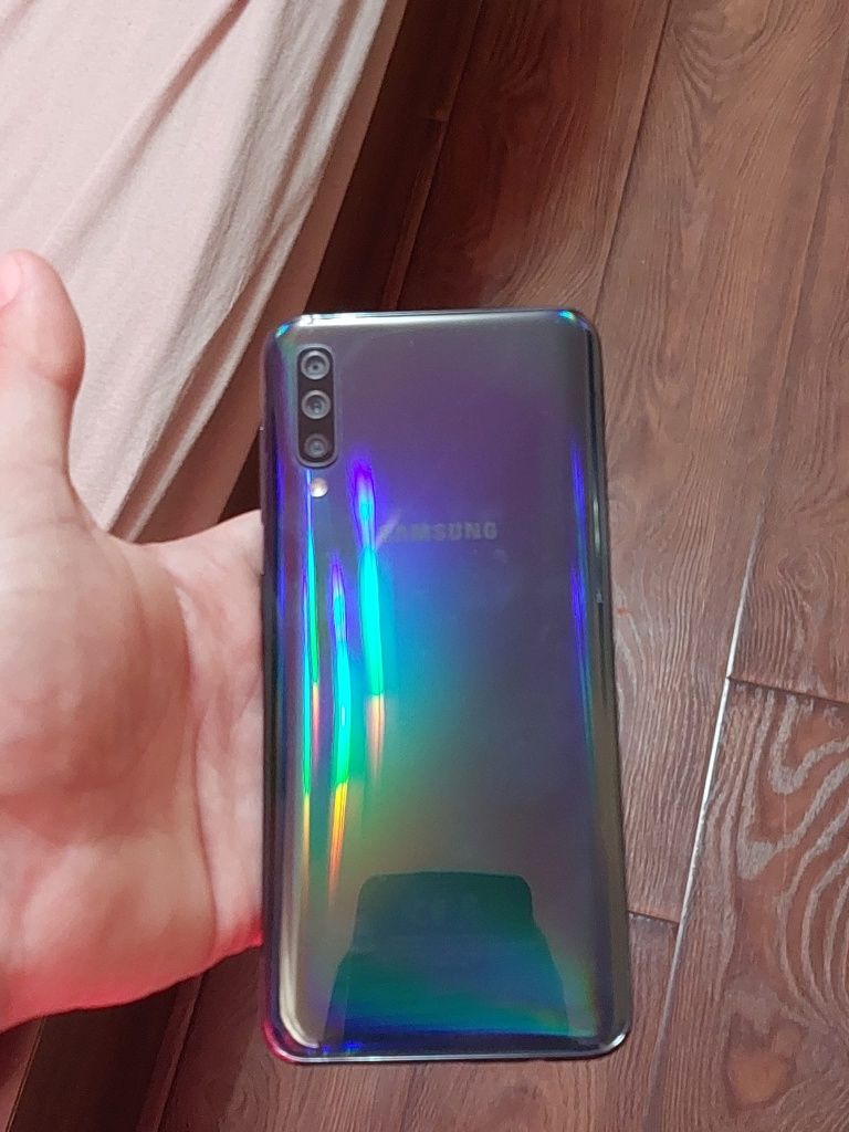 Vând Samsung a50