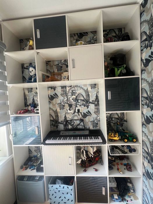 Детская спальня, кровать-чердак и полки