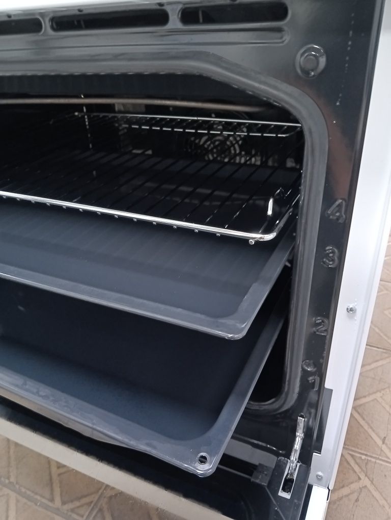 Свободно стояща печка скерамичен плот Gorenje 2 години Гаранция!