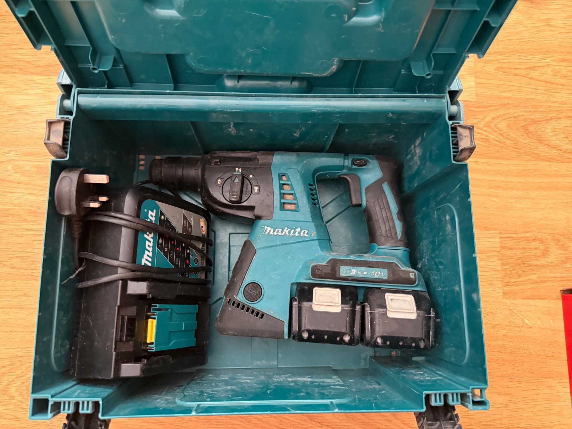 Makita DHR263 Перфоратор