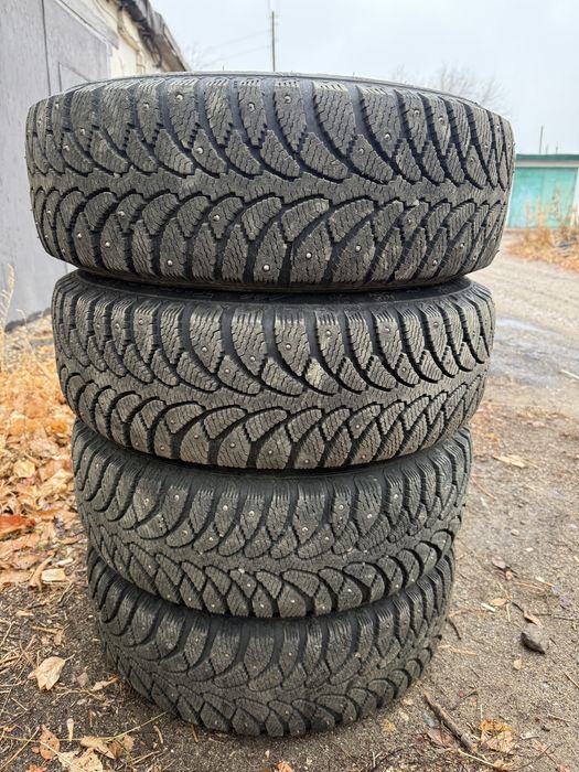 Продам зимние шины комплект