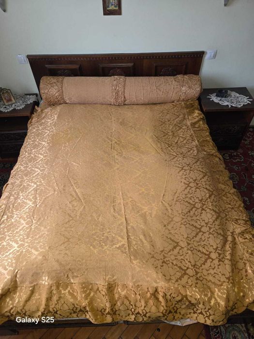 Mobila din lemn masiv pentru dormitor