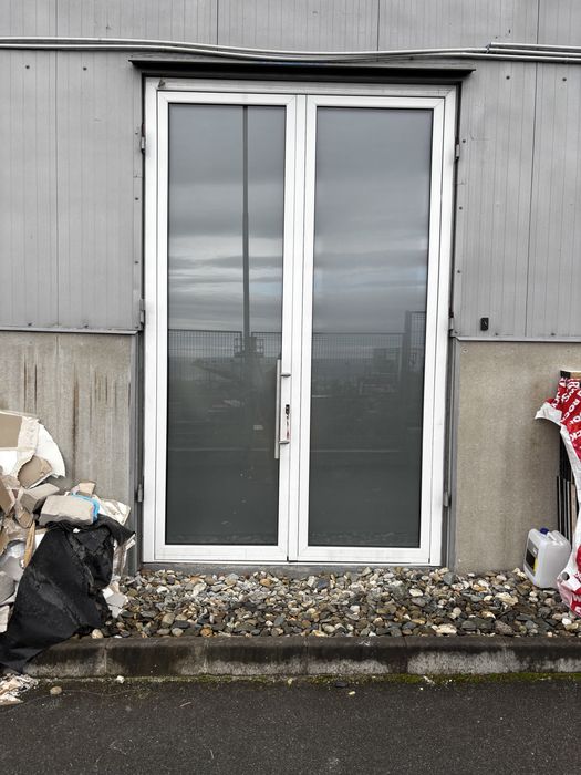 Usă de termopan folosit, stare buna, pretul este negociabil