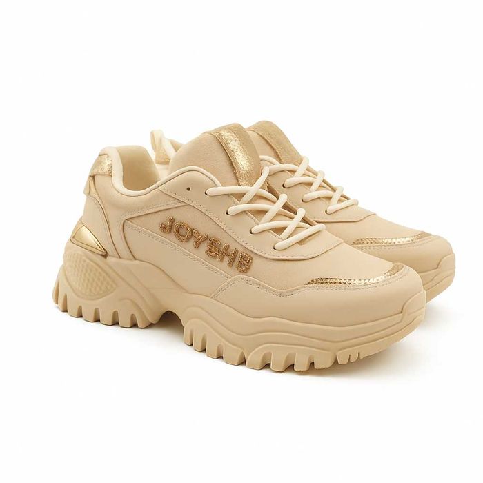 Дамски бежови сникърси с масивна подметка и златисти акценти