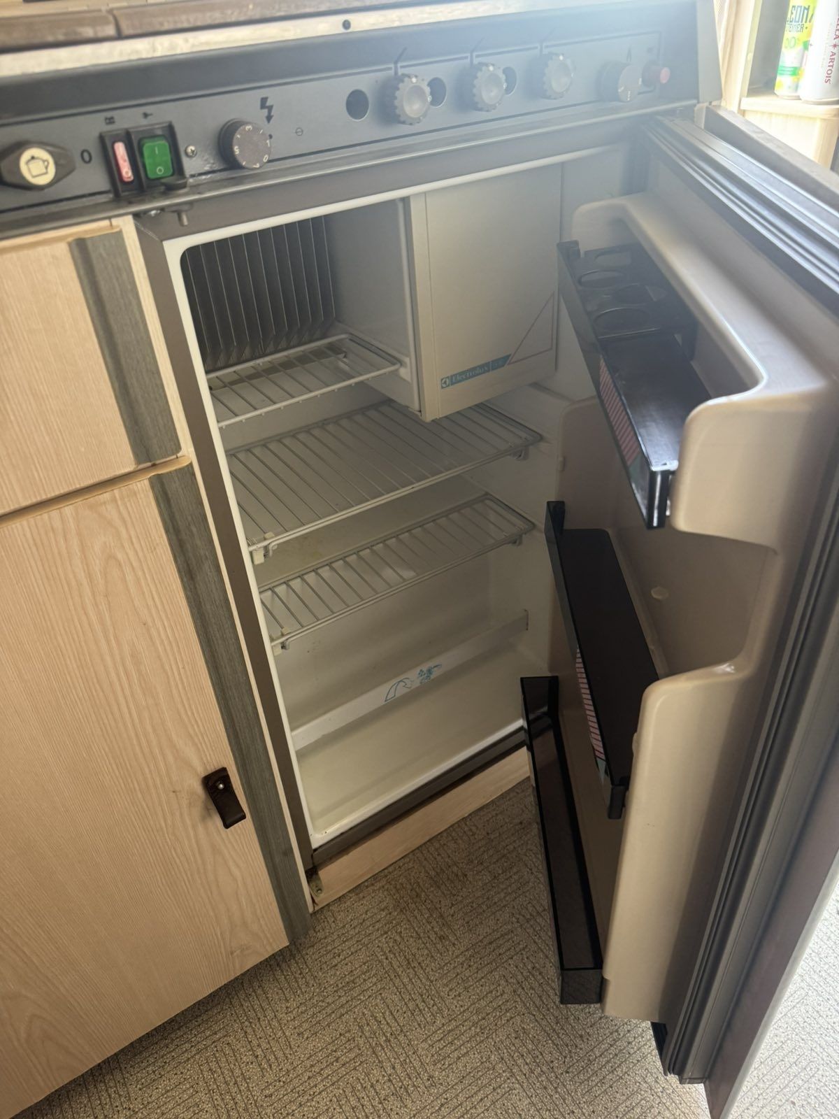 Продавам каравана Dethleffs MR3