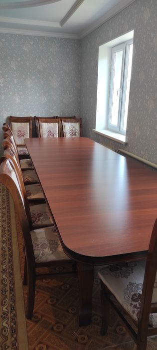 Гостиный стол с стульями