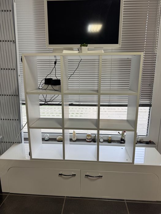 Свободностояща Етажерка и шкаф