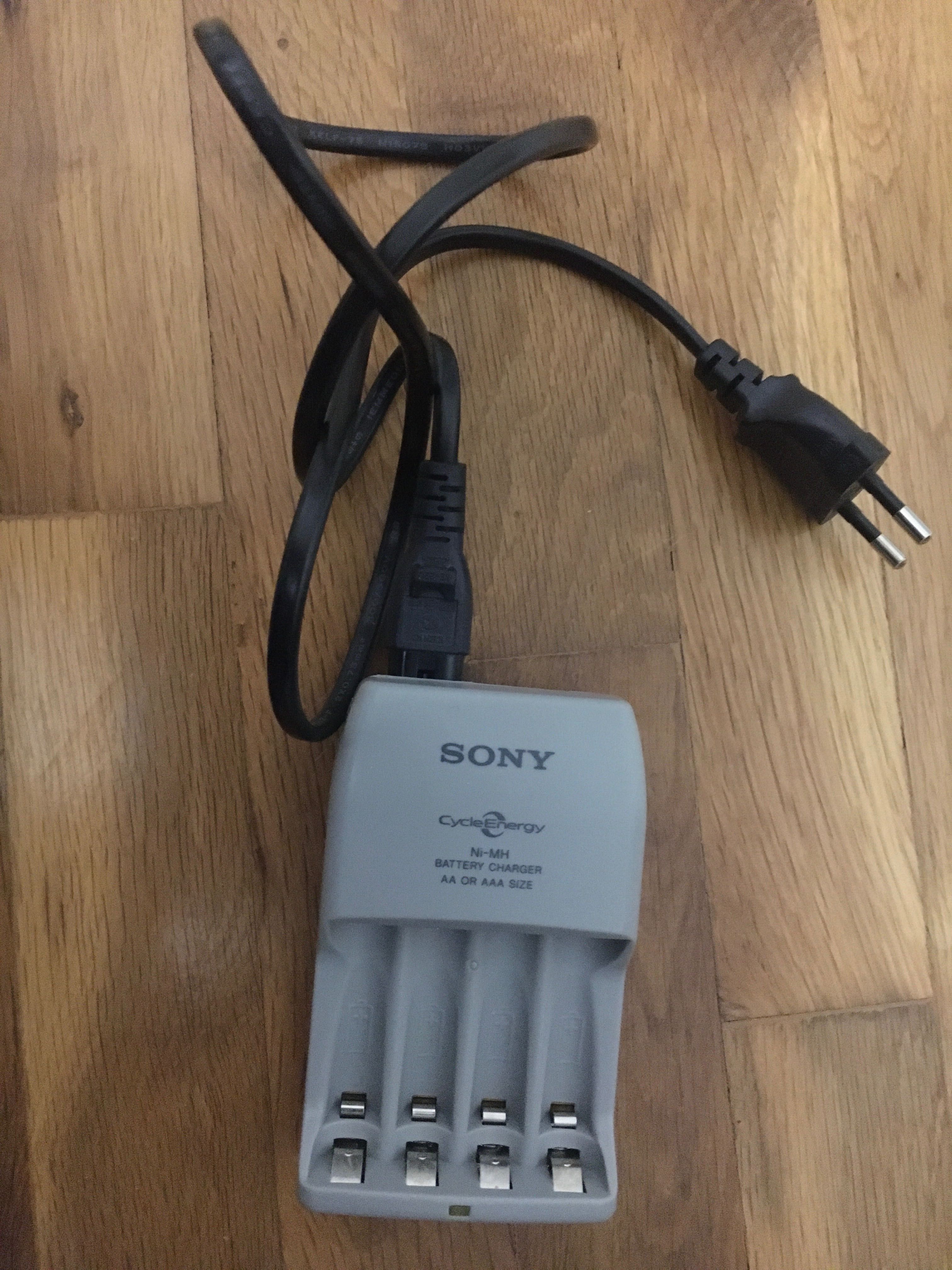 Зарядно за Акумулаторни батерии АА и ААА Сони Sony