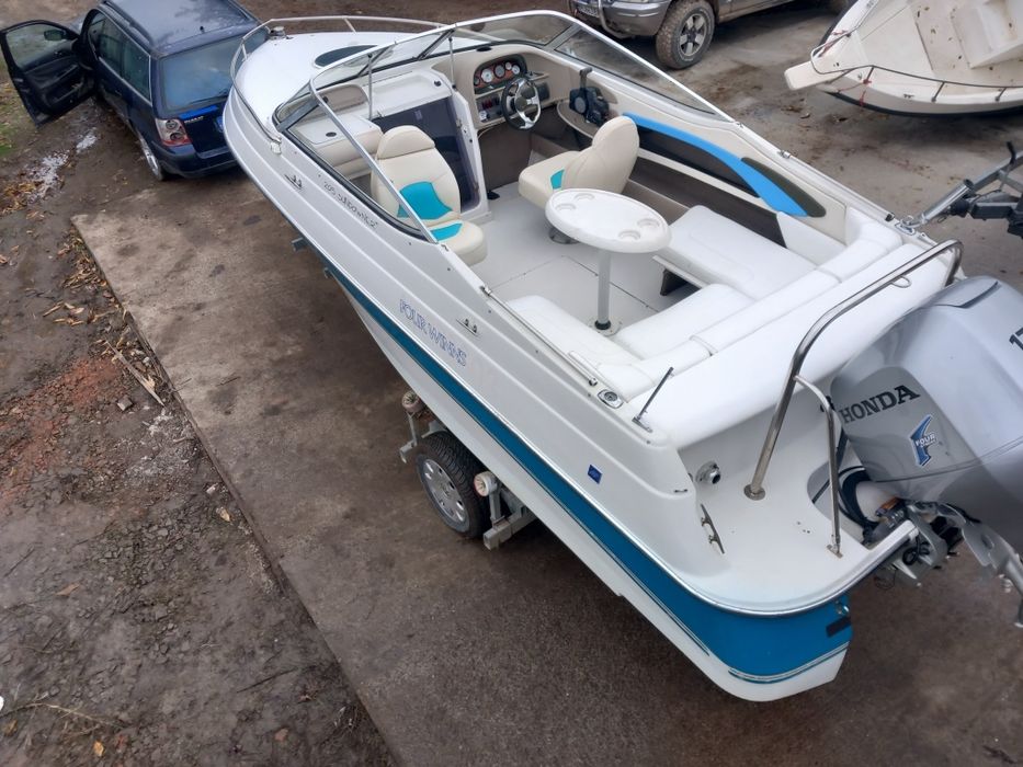 Barca cu cabina Four Winns 205 Sundowner cu motor Honda 175 cp 4 timpi