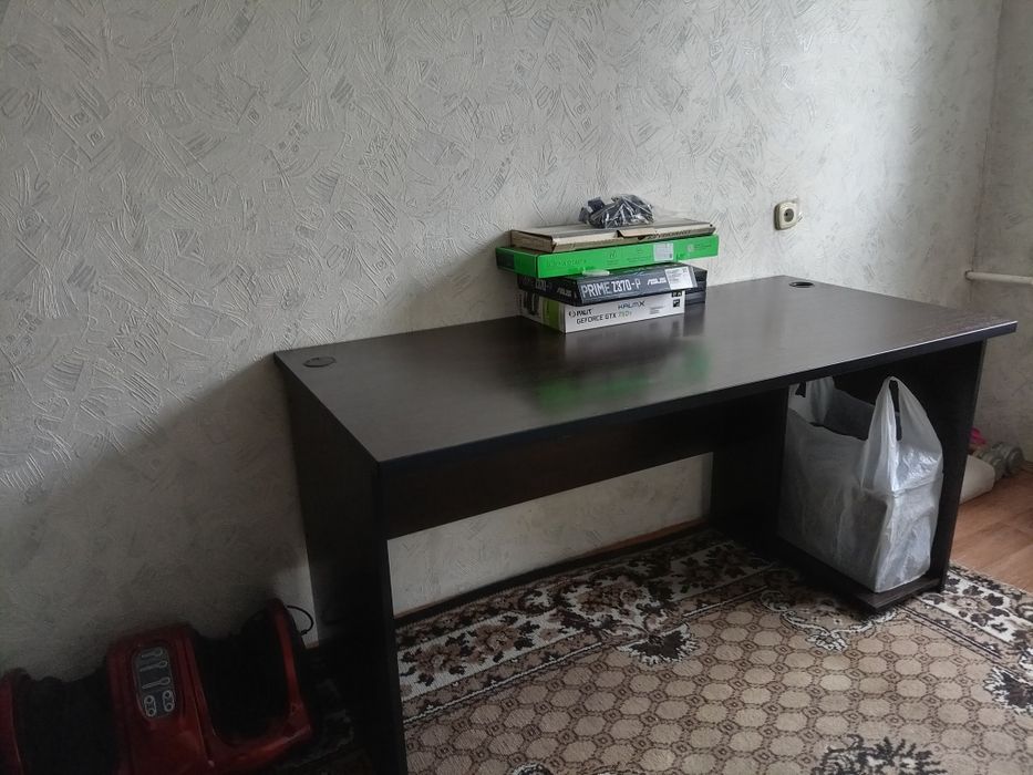 Офисный - компьютерный стол