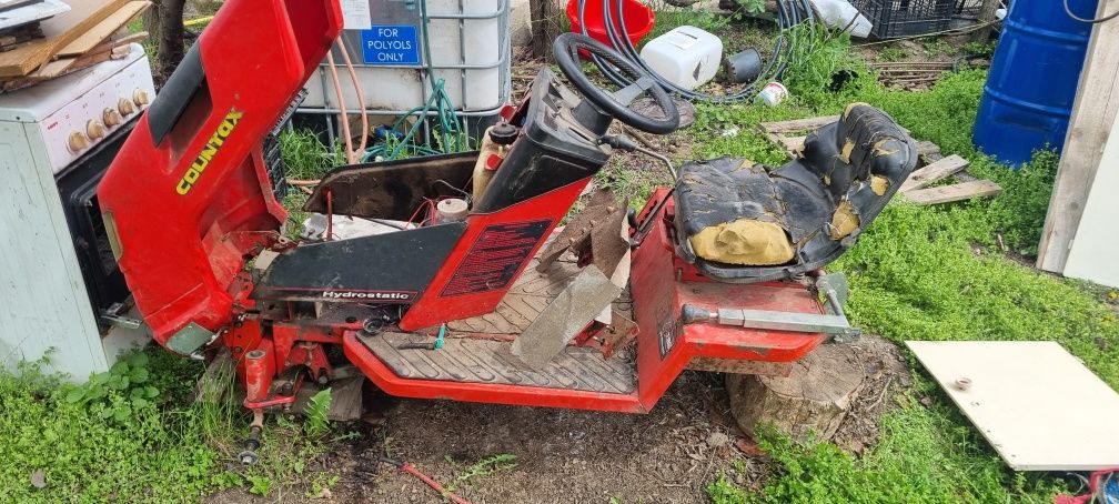 Vănd tractoraș de tuns iarbă .