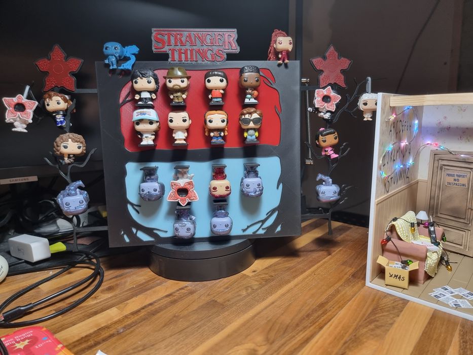 Дисплей за Kinder Joy Strager Things