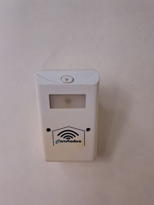 Aparat împotriva insectelor si dăunătorilor