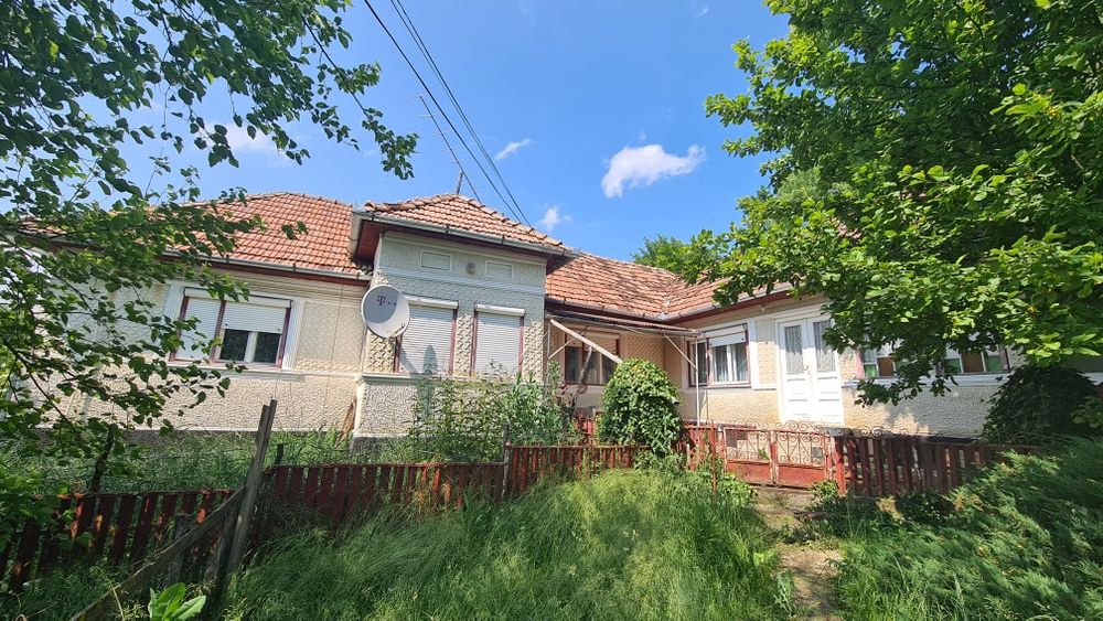 Casa de vânzare in localitatea Budesti