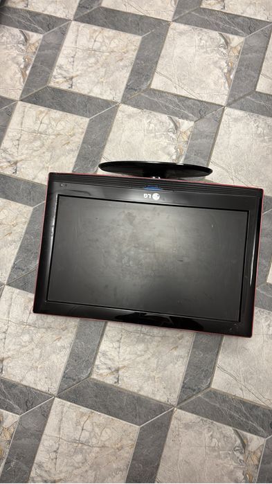 Монитор LG с подставкой