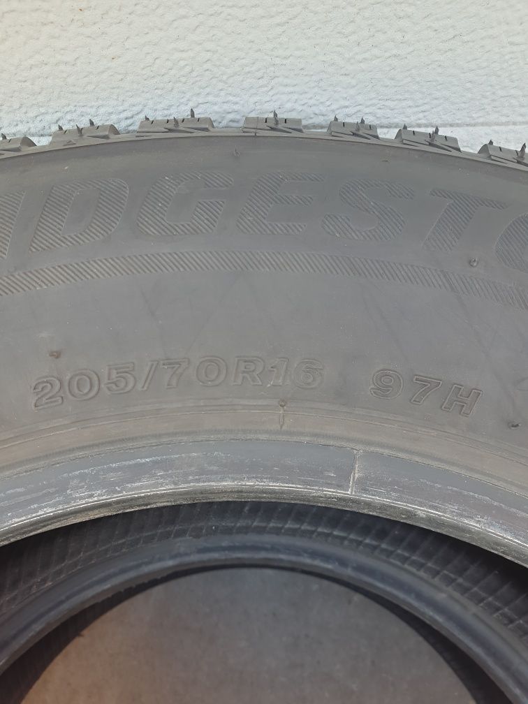 Зимни гуми 2 броя BRIDGESTONE Blizzak LM001 205 70 R16 дот 2421