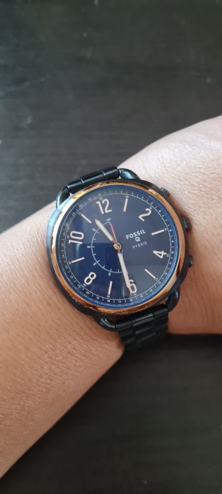 Дамски смарт часовник Fossil Hybrid