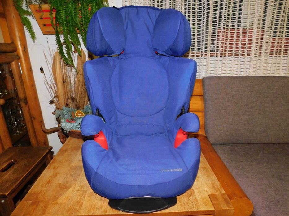 Scaun auto / inaltator Maxi Cosi Rodi/ grupa 15-36 kg / 3-12 ani