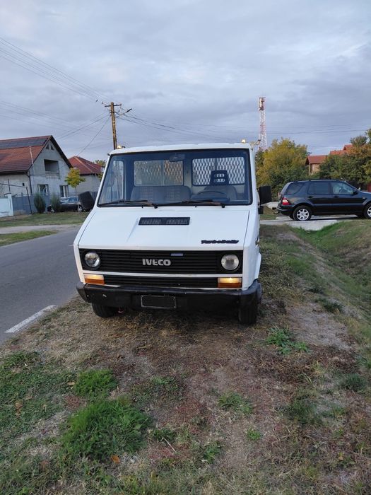 Iveco Daily - Basculabil pe cutie in 3 parti - Fara rugina, Italia