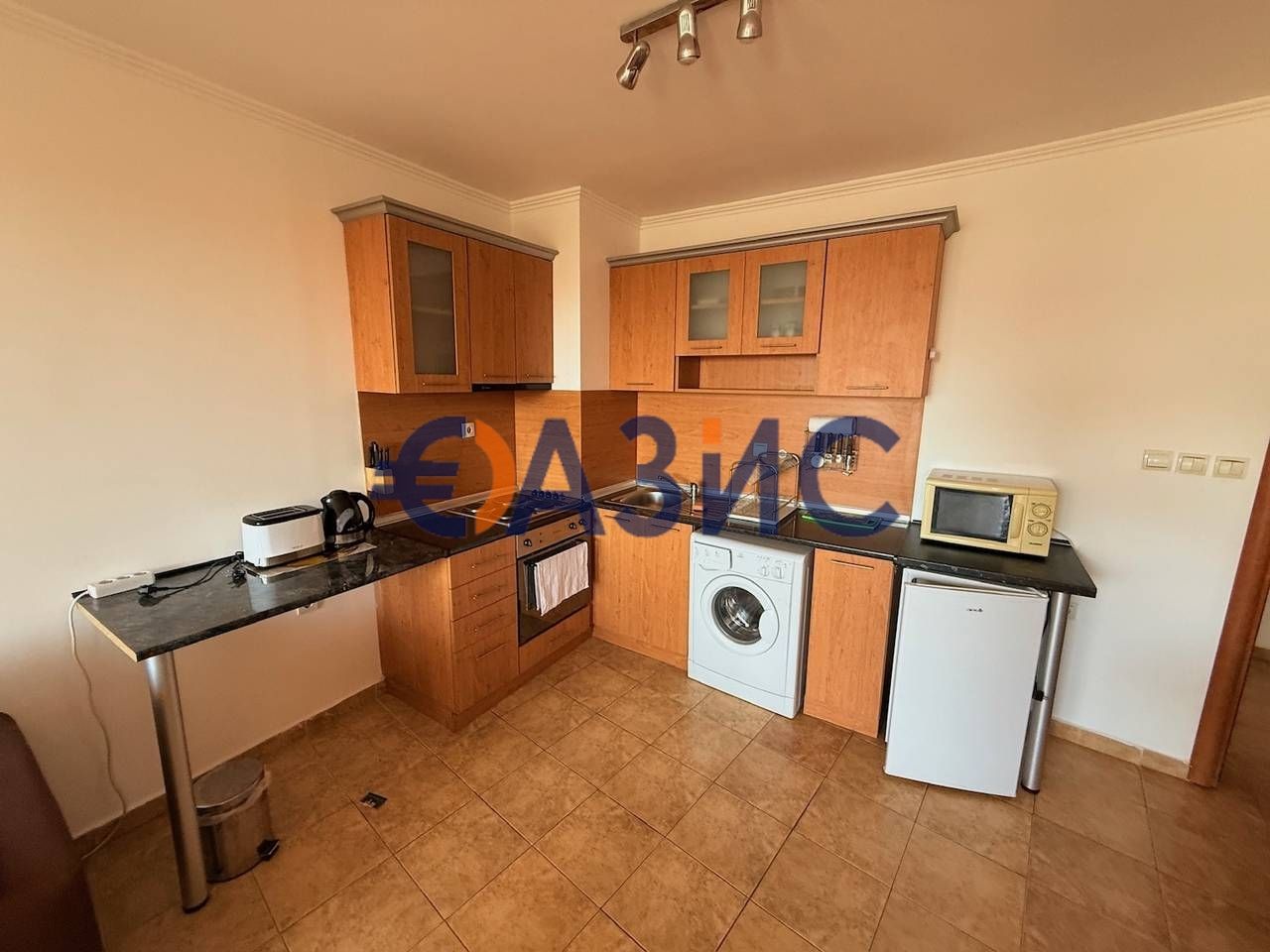 Продава се Тристаен апартамент в Свети Влас - 80 кв.м за 1375 €/кв.м - Снимка #2