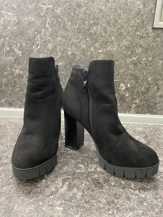 Дамски боти на ток