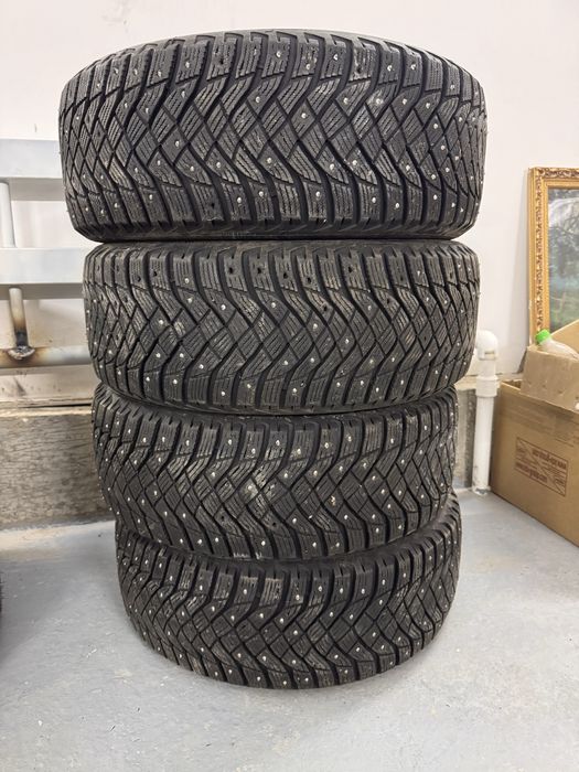 215/55/17 шипы Goodyear