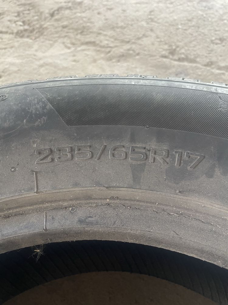 Продается шины 235/65/17