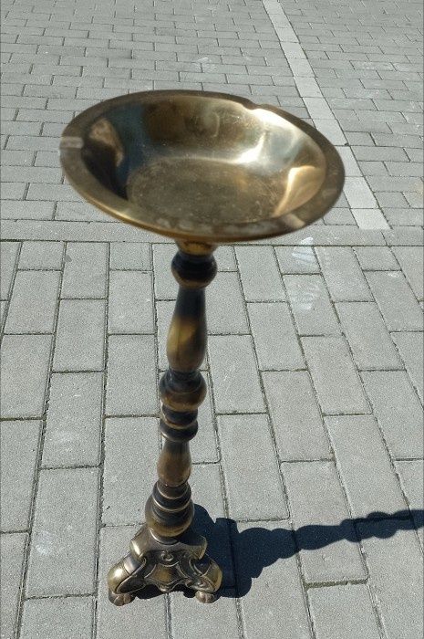 Superbe piese din bronz sfeșnic și scrumiera ,lucrătură de o foarte ma