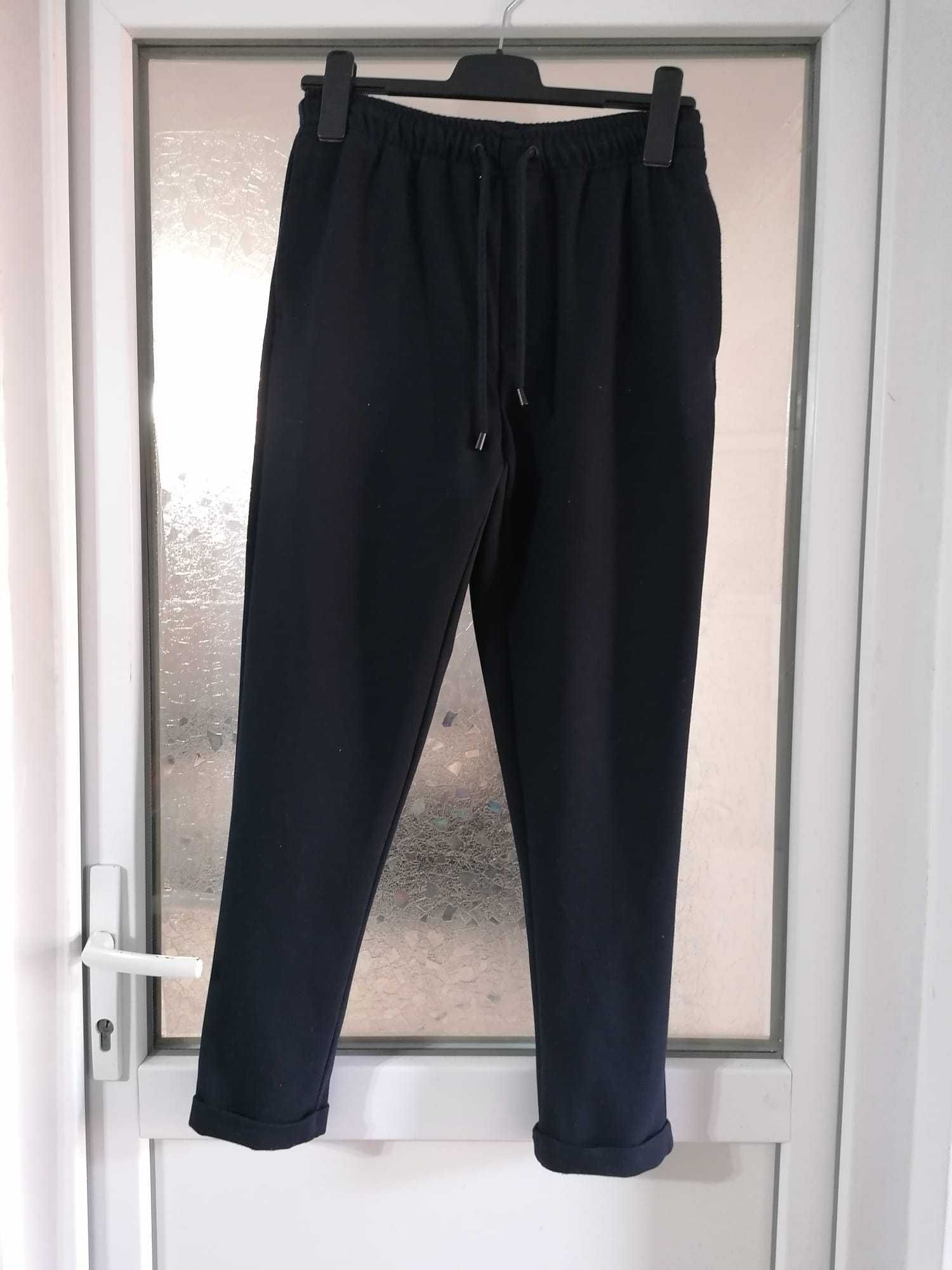 Pantaloni Zara .