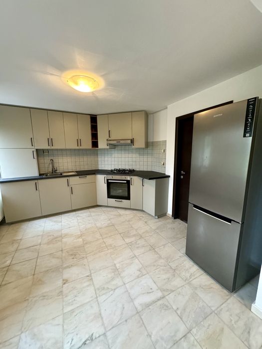 Inchiriez casa Breaza 300mp cu 4 dormitoare, 4 paturi duble, 4 bai