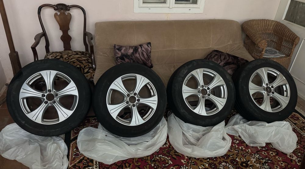 Vând set jante originale Mercedes Benz R 18 anvelope 235/60/18 senzori