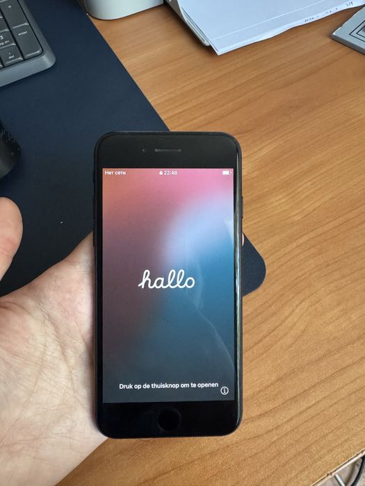 Продам айфон 8 se