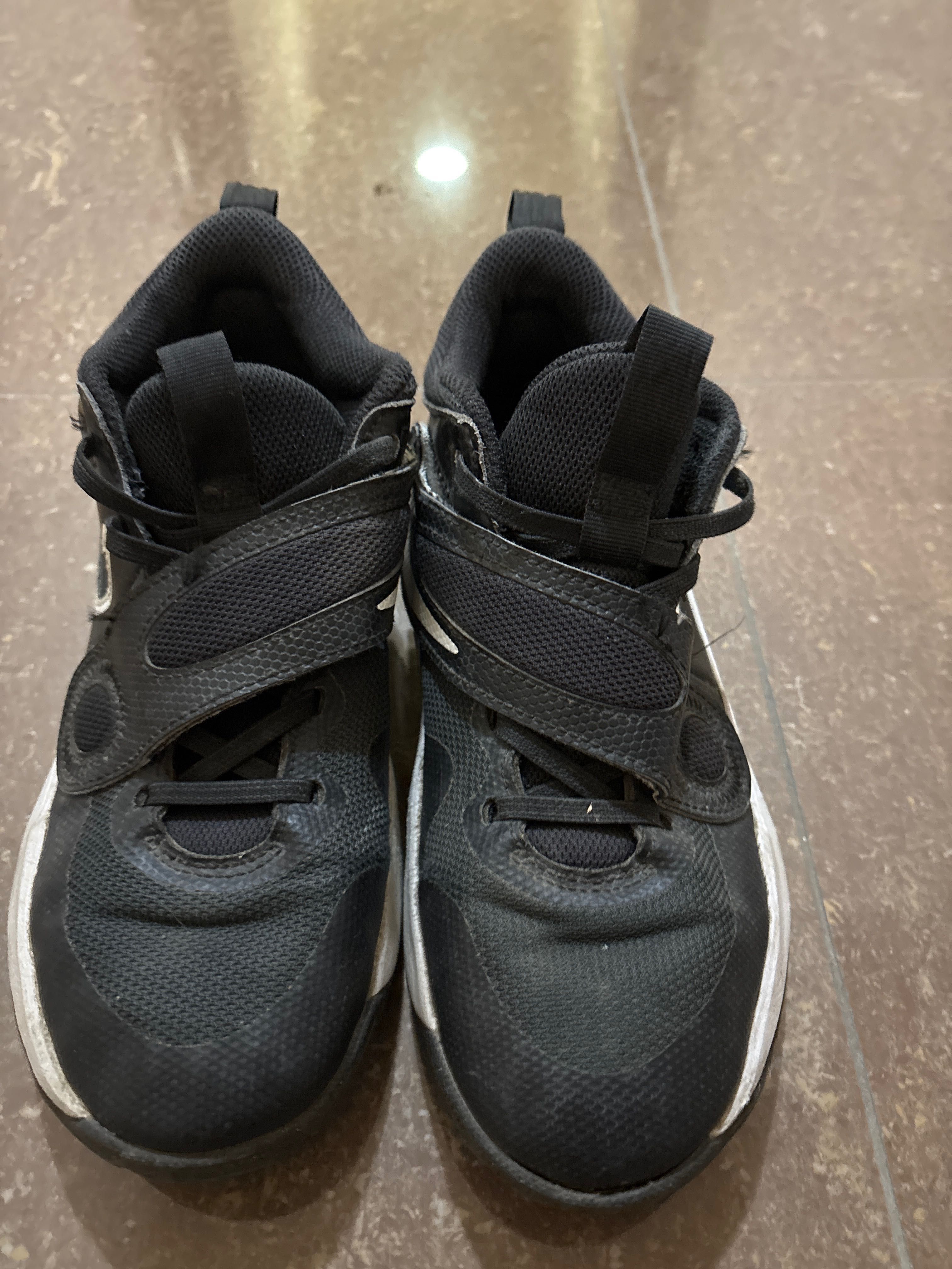 Продават се  4 чифта Nike обувки в отлично състояние!