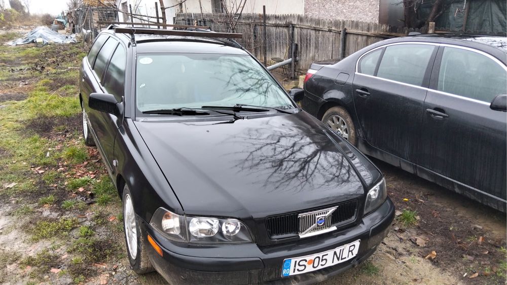 Schimb Volvo v40 functional cu un triciclu electric fara permis