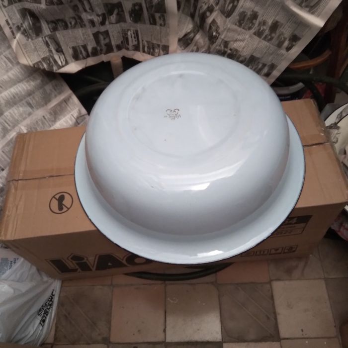 Таз-тегене новый эмалированый 10 литров