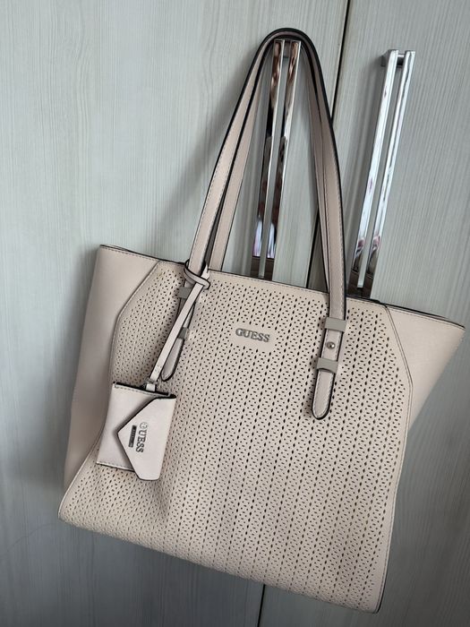 Дамска чанта Guess