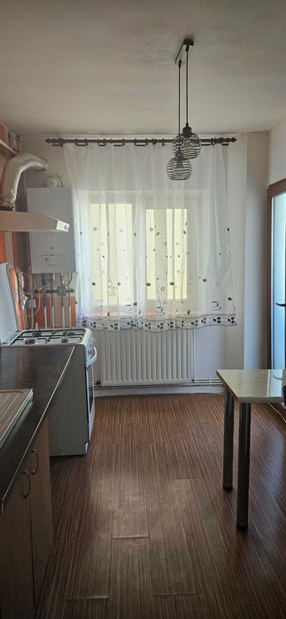 Inchiriez apartament 3 camere