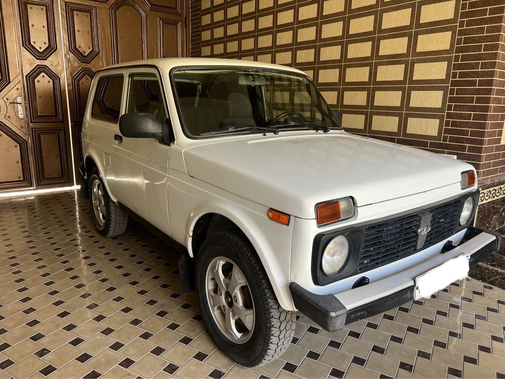 sotiladi lada niva 2015