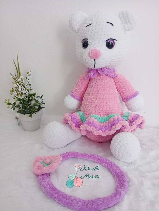 Бяло плюшено ръчно изплетено Мече