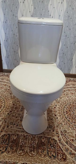 Унитаз сотилади.