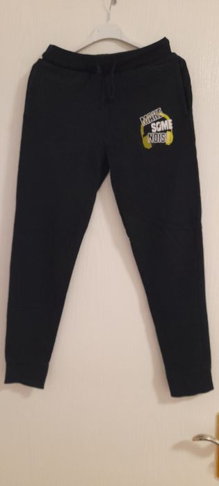 Vind blugi elastici de fete  și băieți. Stare bună.