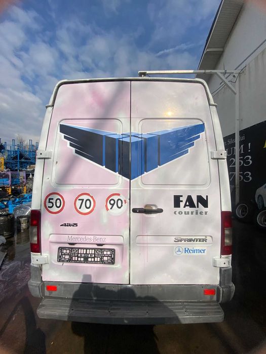 Dezmembrez Mercedes Sprinter W903 313CDI 2.2/2.7 CDI Usa/Capota/Far